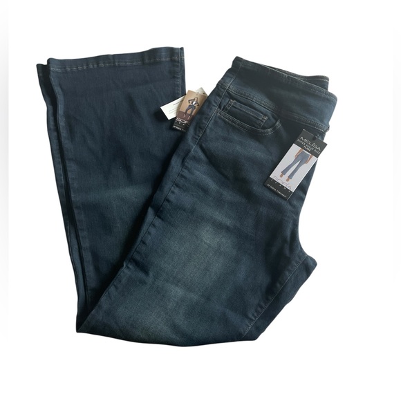 NWT Melisa Super High Rise Flare Pull on Jeans by Sofia Vergara - Size 14 - Picture 3 of 5